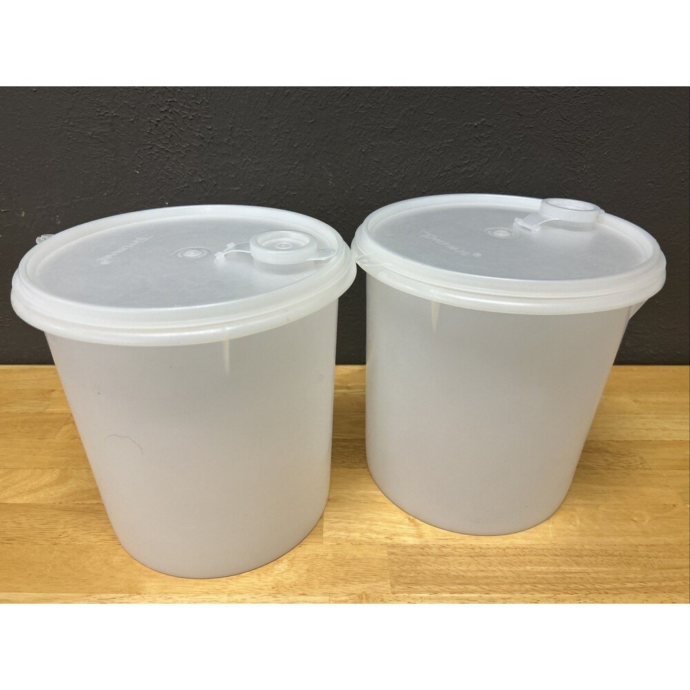 Tupperware 261-10 Juice Container 48 Oz Opaque White Pour
